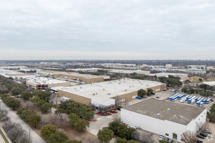 More Photos Of 13755 Diplomat Dr, Farmers Branch Warehouse For Lease