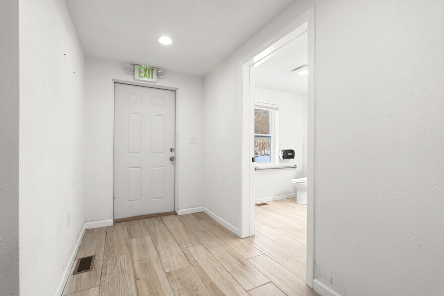 More Photos Of 249 W Main St, Avon Office For Lease