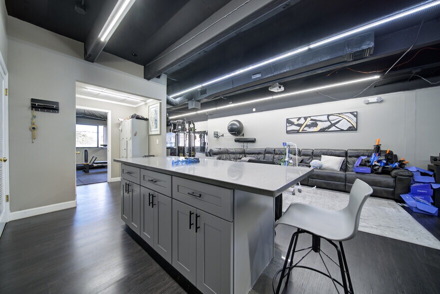 More Photos Of 2455 SW 27th Ave, Miami Medical For Lease