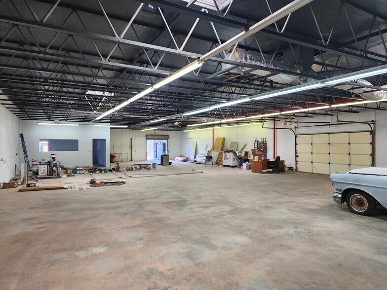 More Photos Of 1637-1639 N 40th St, Phoenix Warehouse For Lease