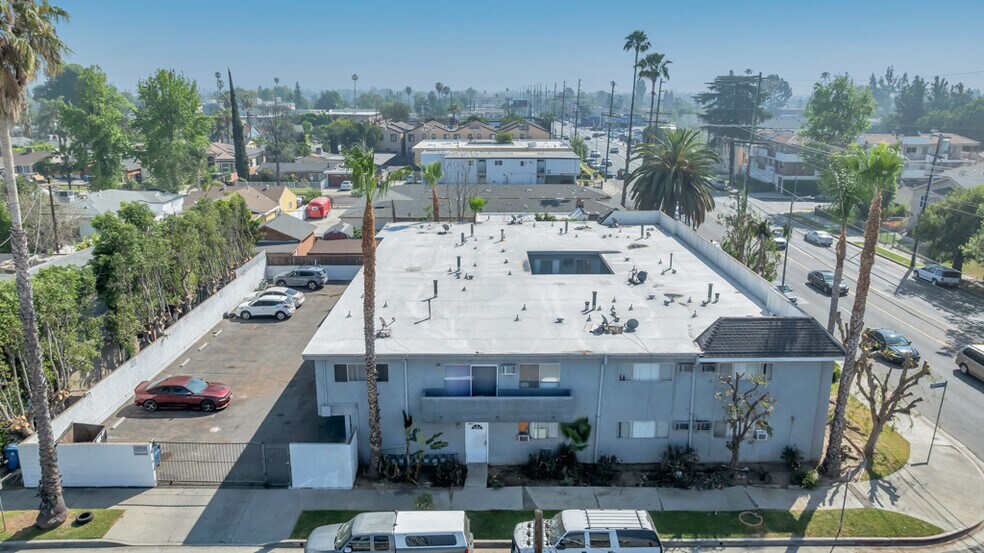 More Photos Of 13825 Vanowen St, Van Nuys Apartments For Sale