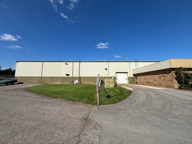 More Photos Of 223 Peterson Dr, Elizabethtown Warehouse For Sale