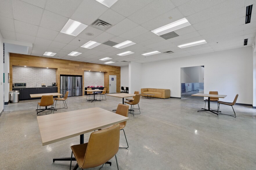 More Photos Of 7500 Golden Triangle Dr, Eden Prairie Warehouse For Lease