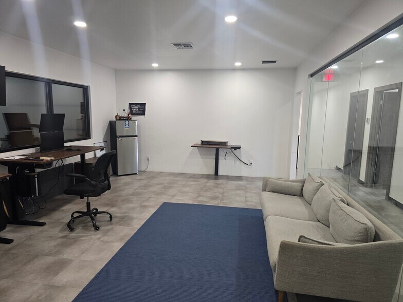 More Photos Of 714 Highway 71 W, Bastrop Freestanding For Lease