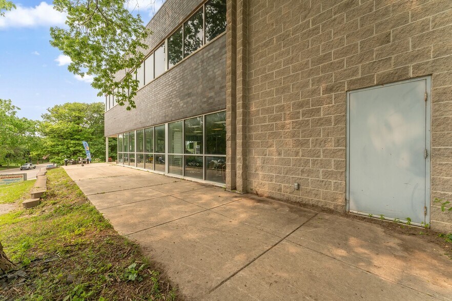 More Photos Of 4388 Shoreline Dr, Spring Park Storefront Retail Office For Sale