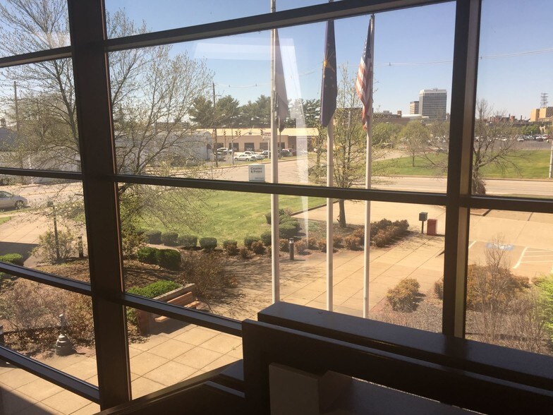 More Photos Of 300 E Walnut St, Evansville Telecom Hotel Data Hosting For Lease