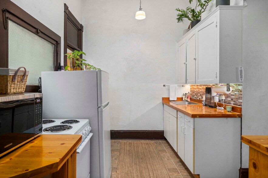 More Photos Of 309 N Pearl St, Ellensburg Storefront Retail Residential For Sale