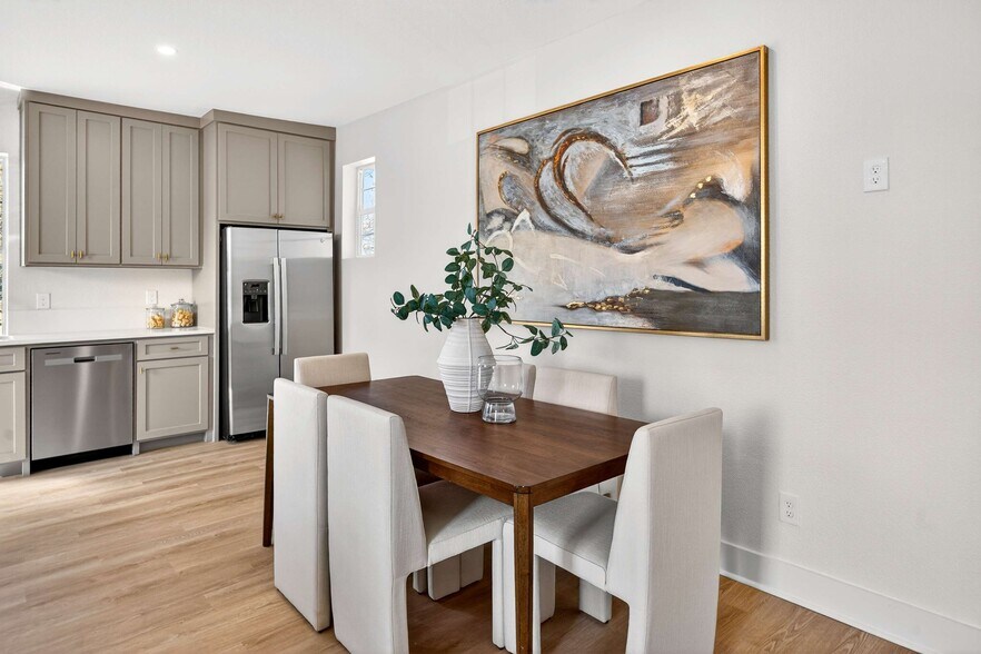 More Photos Of 439 W 9th St, Dallas Apartments For Sale