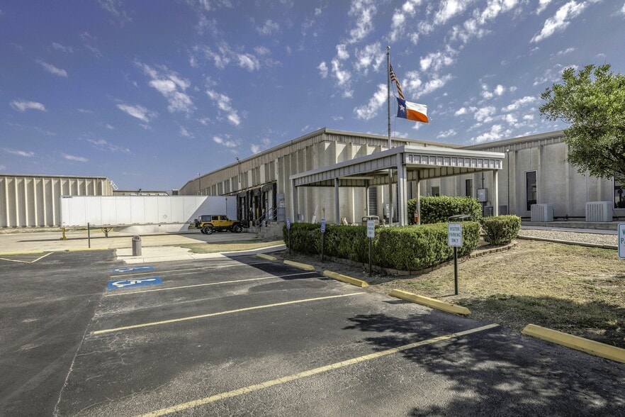 More Photos Of 610 Pop Gunn Dr, San Antonio Distribution For Sale