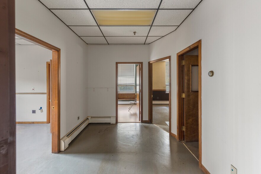 More Photos Of 35 Lower Grape St, Chicopee Warehouse For Sale