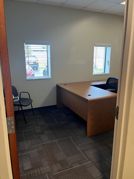 More Photos Of 6510 125th Ave N, Largo Manufacturing For Lease