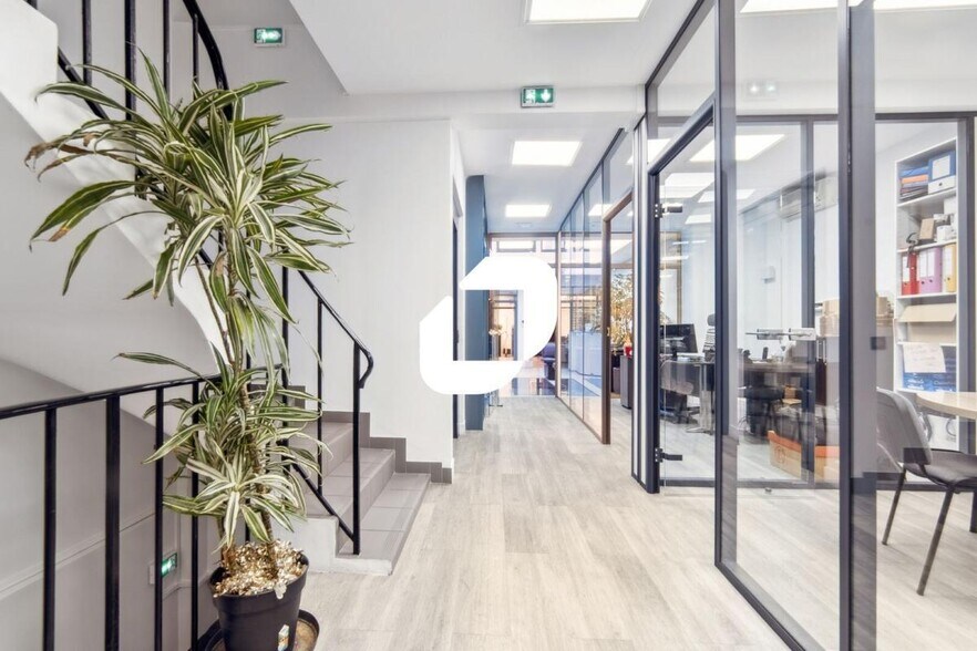 More Photos Of 20 Rue Paul Bert, Boulogne-Billancourt Office For Sale