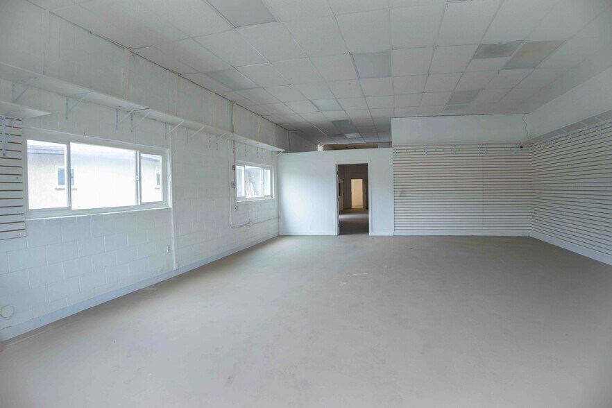 More Photos Of 410 Vista Village Dr, Vista Freestanding For Lease