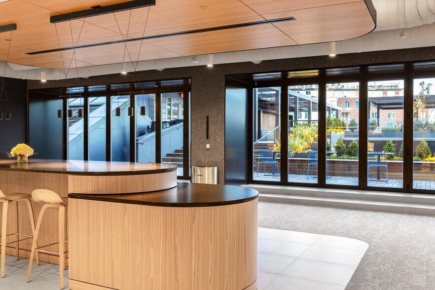 More Photos Of 5404 Wisconsin Ave, Chevy Chase Office For Lease