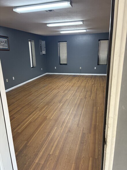 More Photos Of 4134 US 441, Lake City Light Manufacturing For Lease