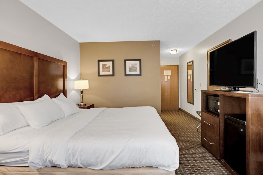 More Photos Of 5558 Lee Hwy, Atkins Hotel For Sale