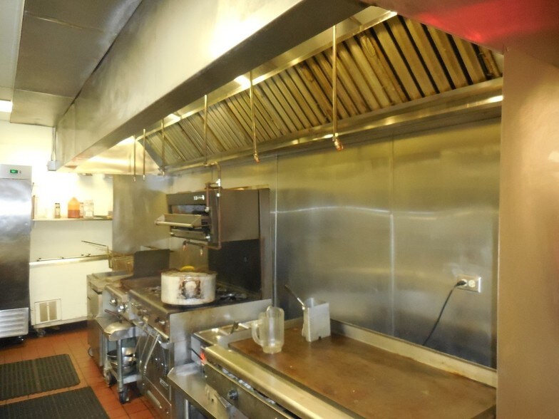 More Photos Of 6831 W North Ave, Oak Park Restaurant For Sale