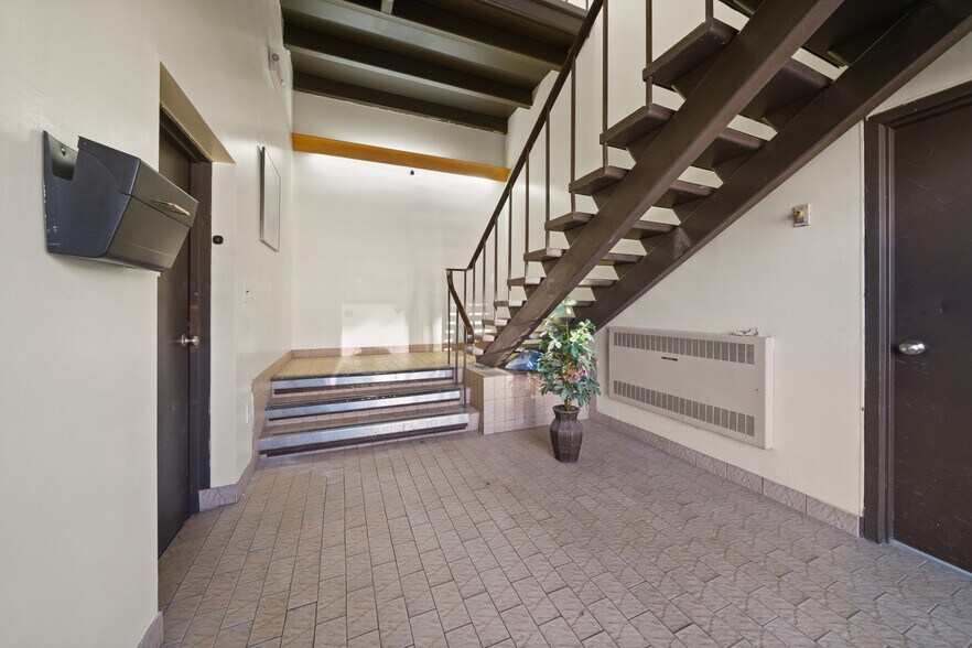 More Photos Of 75 Armour Pl, Dumont Manufacturing For Sale