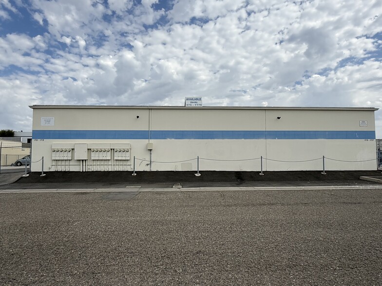 More Photos Of 1715-1753 E Borchard Ave, Santa Ana Manufacturing For Lease