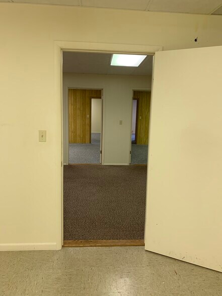 More Photos Of 817 Kilbourne St, Bellevue Medical For Lease