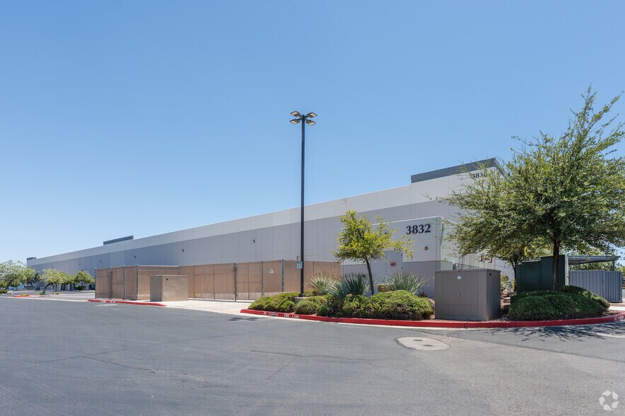 More Photos Of 3838 Civic Center Dr, North Las Vegas Warehouse For Lease