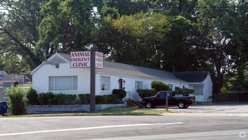 More Photos Of 1210 Snowden St, Fredericksburg Veterinarian Kennel For Lease