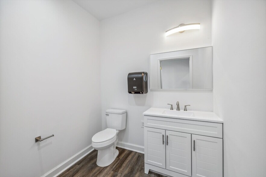 More Photos Of 106 Mission Ct, Franklin Office For Sale