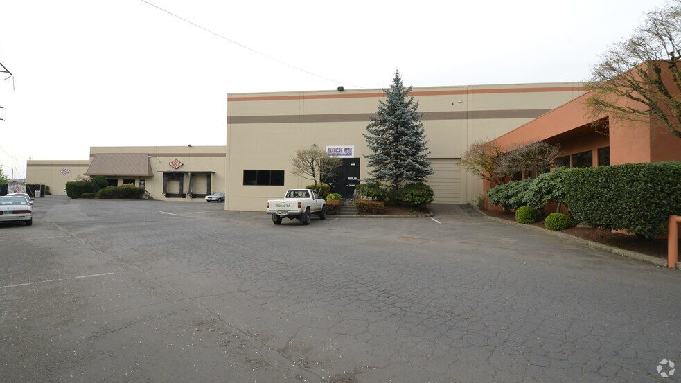 More Photos Of 4600-4670 NW St Helens Rd, Portland Warehouse For Lease