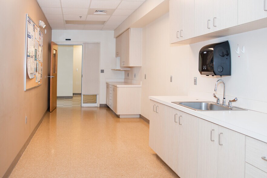 More Photos Of 101B Villa Dr, Daphne Medical For Lease