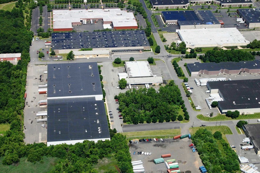 More Photos Of 45 Fernwood Ave, Edison Warehouse For Lease