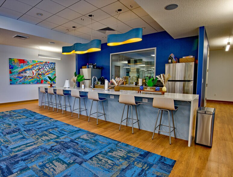 More Photos Of 14011 Beach Blvd, Jacksonville Beach Medical For Sale