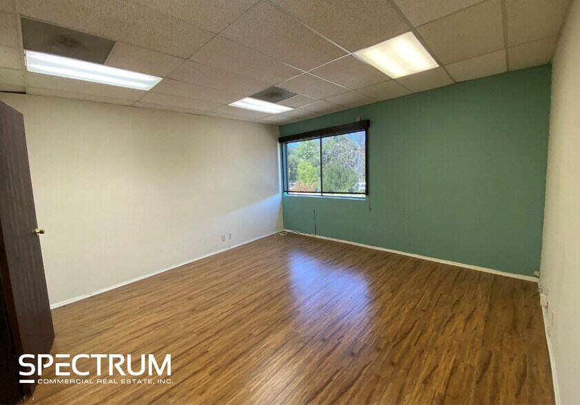 More Photos Of 20953 Devonshire St, Chatsworth Office For Lease