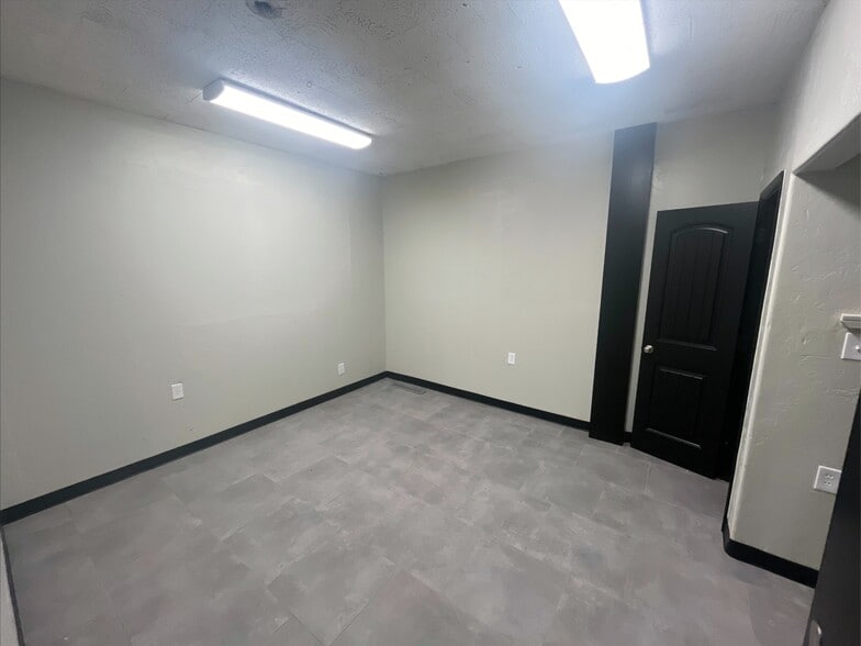 More Photos Of 324 N 19th St, Guthrie Office For Sale