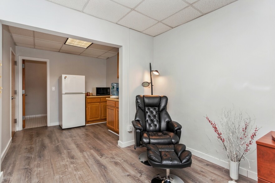 More Photos Of 434-440 White Plains Rd, Eastchester Apartments For Lease