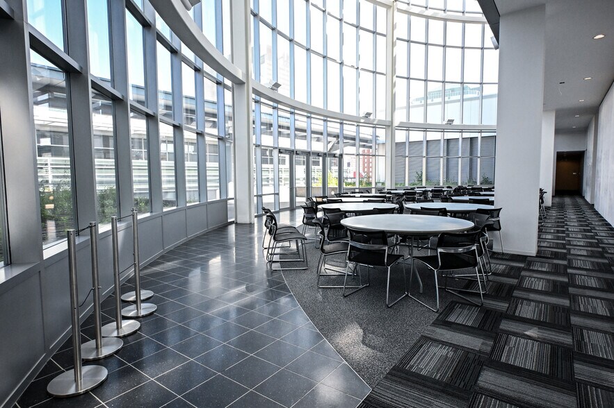 More Photos Of 800 Walnut St, Des Moines Office For Lease