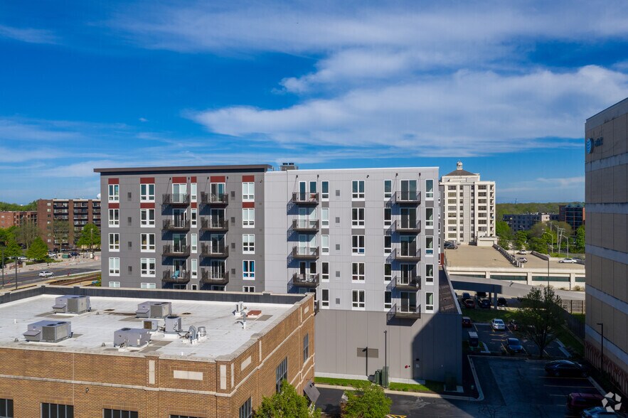 More Photos Of 1555 Ellinwood Ave, Des Plaines Apartments For Lease