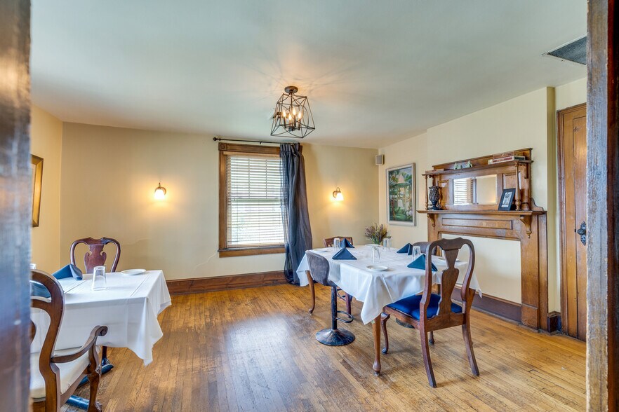 More Photos Of 412 6th St, Bristol Restaurant For Sale