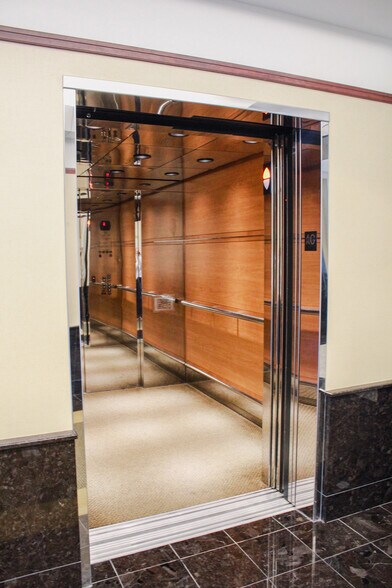 More Photos Of 950 Trade Centre Way, Portage Medical For Lease