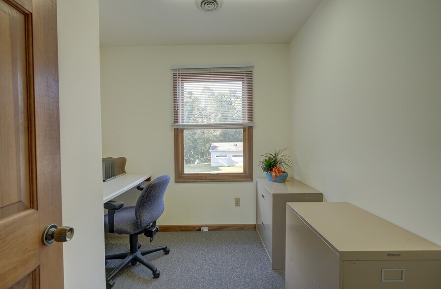 More Photos Of 2704 Lake Monticello Rd, Palmyra Office For Sale