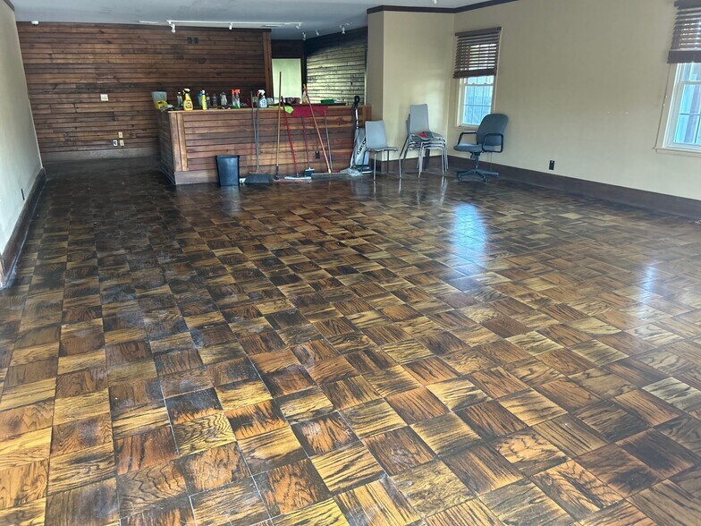 More Photos Of 38 E Main St, Paris Land For Sale