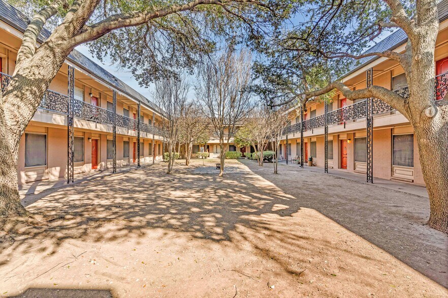 More Photos Of 6701 Calmont Ave, Fort Worth Apartments For Sale