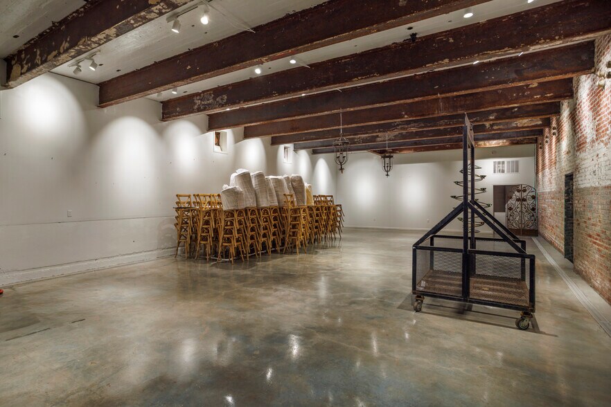 More Photos Of 114 Green Ln, Philadelphia General Retail For Lease