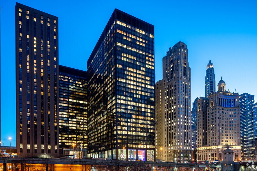 More Photos Of 111 E Wacker Dr, Chicago Office For Lease