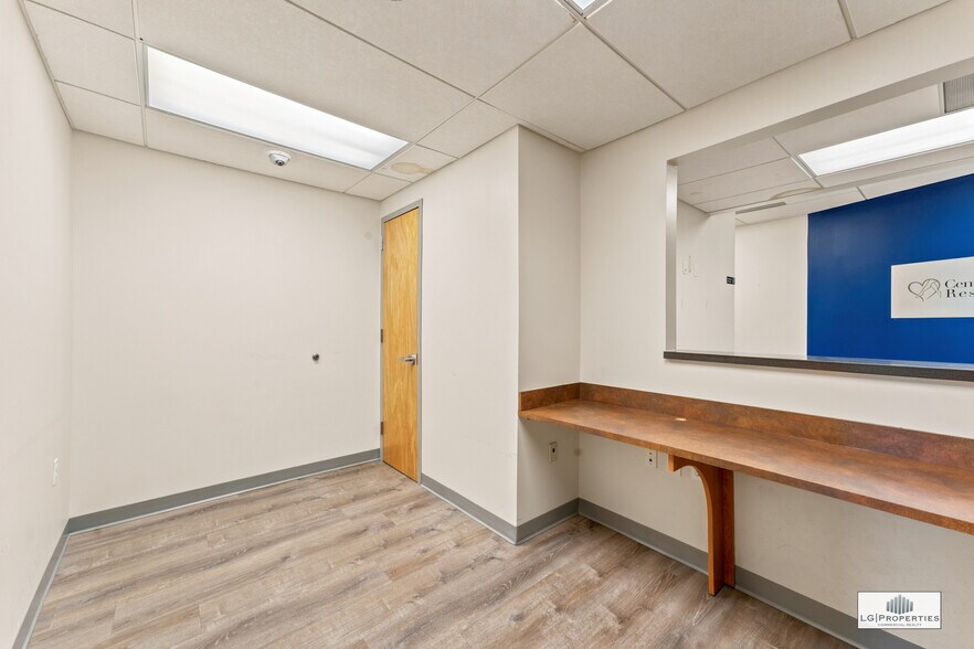 More Photos Of 456 Chestnut St, Lakewood Office For Lease