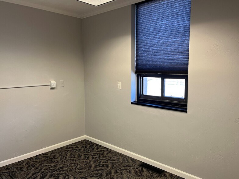 More Photos Of 411 W 5th St, McCook Office For Sale
