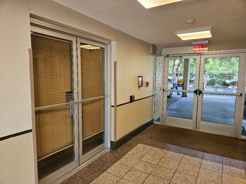 More Photos Of 4600 S Four Mile Run Dr, Arlington Apartments For Sale