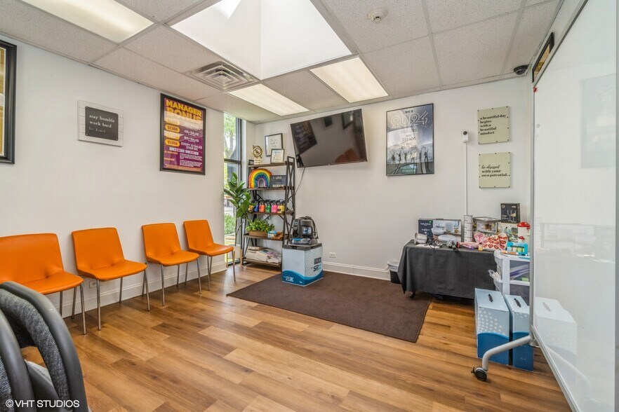 More Photos Of 3425 Dempster St, Skokie Office For Sale