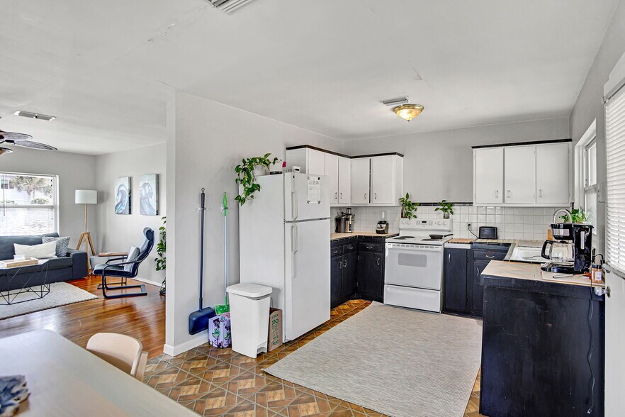 More Photos Of 205 11th Ave N, Jacksonville Beach Multifamily For Sale