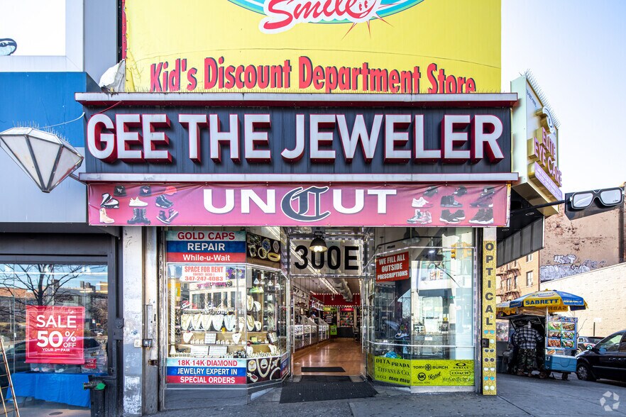 More Photos Of 300-304 E Fordham Rd, Bronx Storefront For Lease