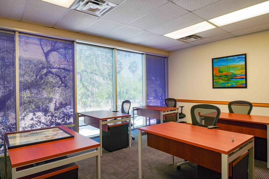 More Photos Of 1100 Matamoros St, Laredo Office For Lease